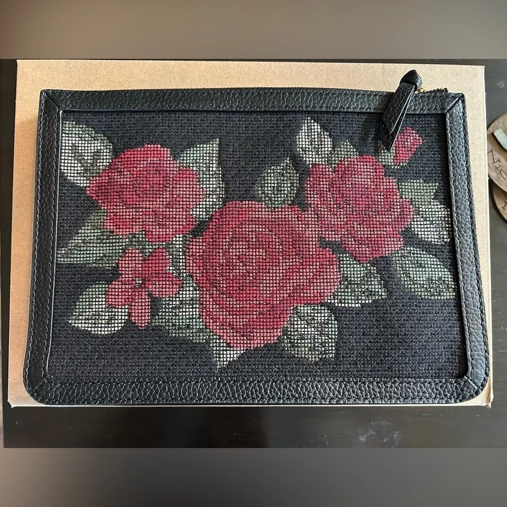 Kate spade Seeley Lane pouch